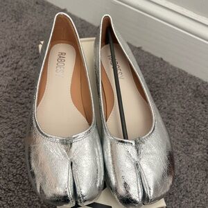 Silver Raboesy Tabi Flats Size 9 Women’s